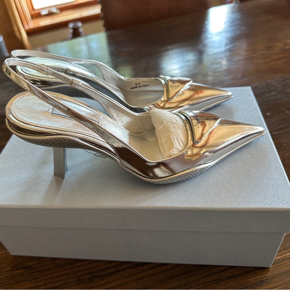 Prada metallic-finish slingback pumps Size 37